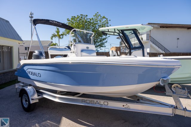 New 2025 Robalo R160  Boat for sale